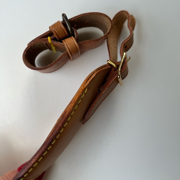 Louis Vuitton Luggage Name Tag with LV Buckled Poignet Vechetta Leather Cuff - Picture 6 of 7